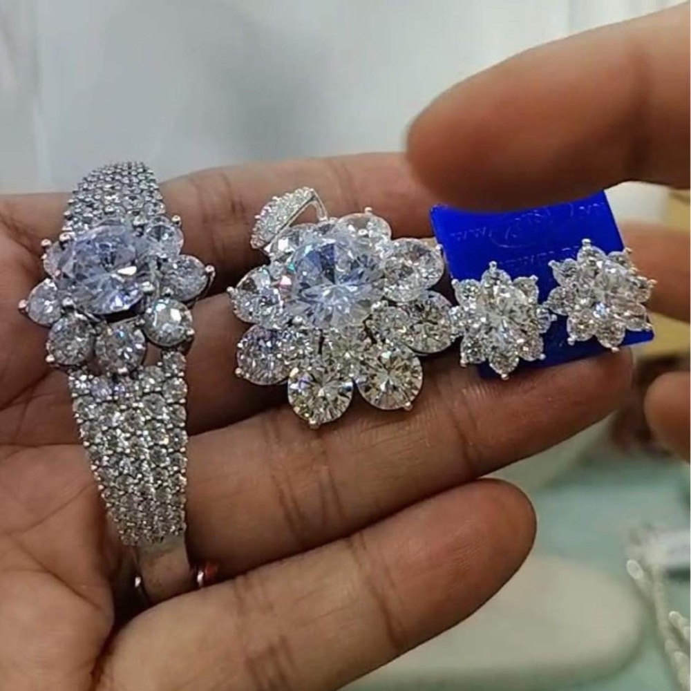 Moissanite 18k white set